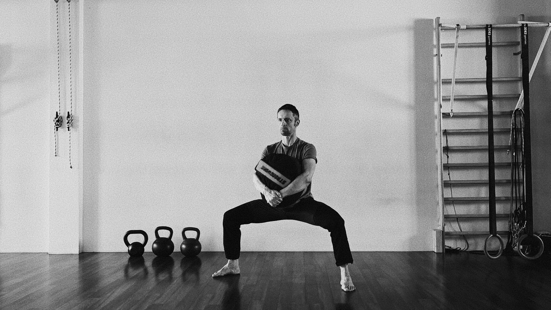 Trening funkcjonalny z kettlebells i sandbagiem